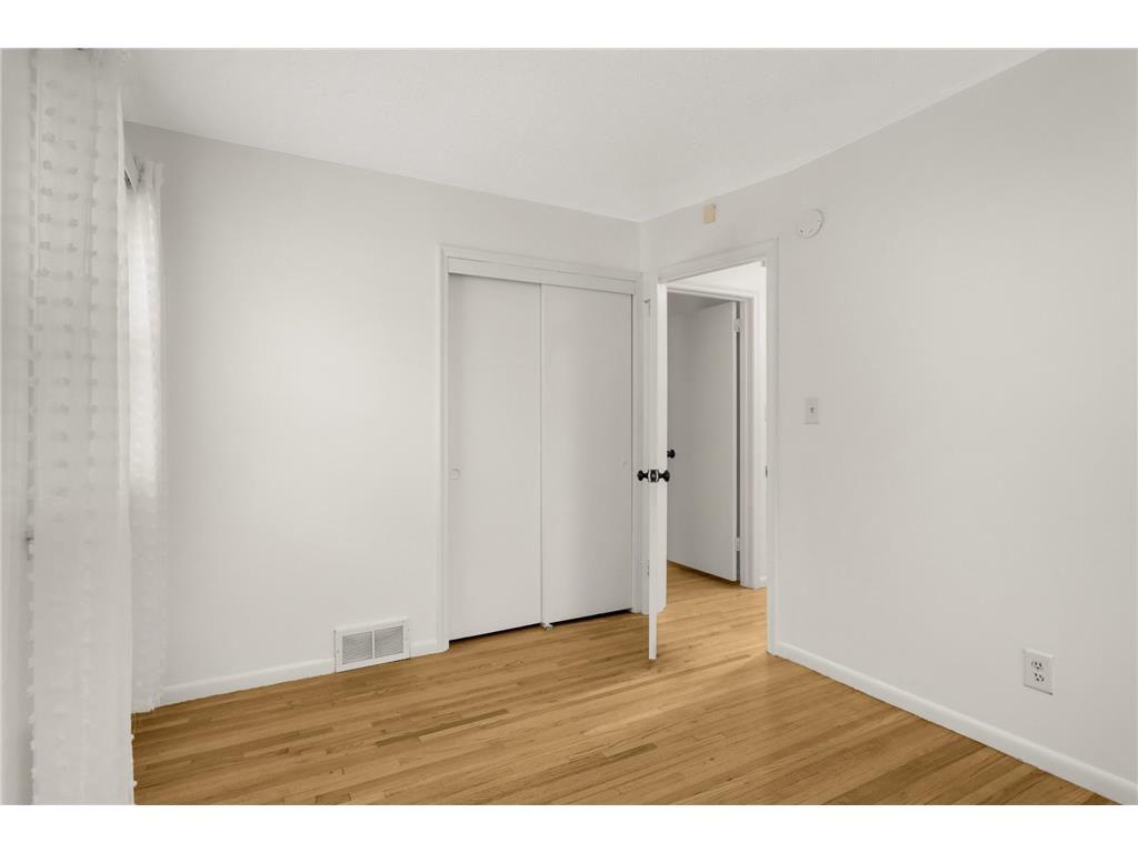 2112 Hawthorne Avenue E Saint Paul MN 55119 6824327 image15