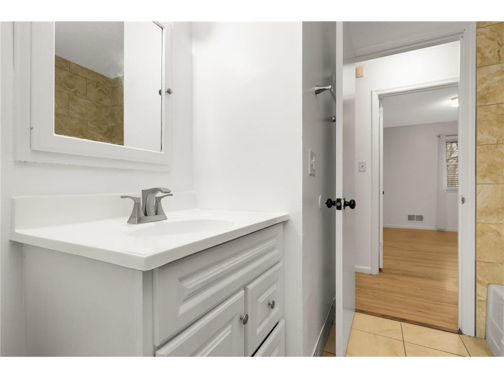 2112 Hawthorne Avenue E Saint Paul MN 55119 6824327 image17