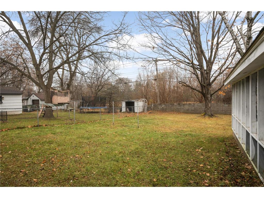 2112 Hawthorne Avenue E Saint Paul MN 55119 6824327 image23