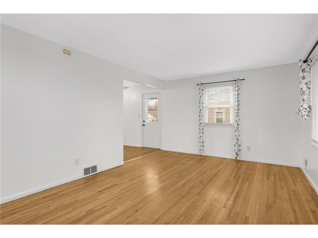 2112 Hawthorne Avenue E Saint Paul MN 55119 6824327 image5