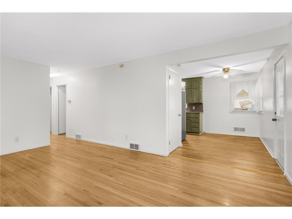 2112 Hawthorne Avenue E Saint Paul MN 55119 6824327 image6