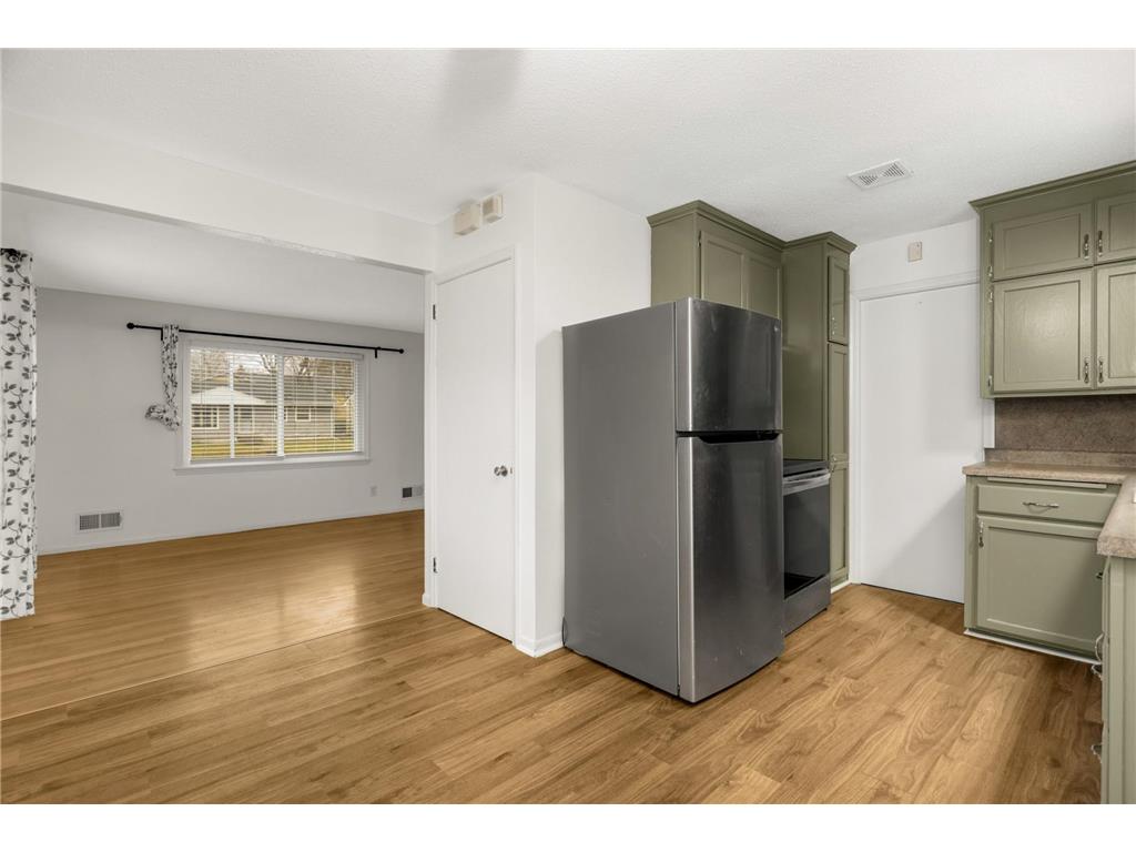 2112 Hawthorne Avenue E Saint Paul MN 55119 6824327 image9