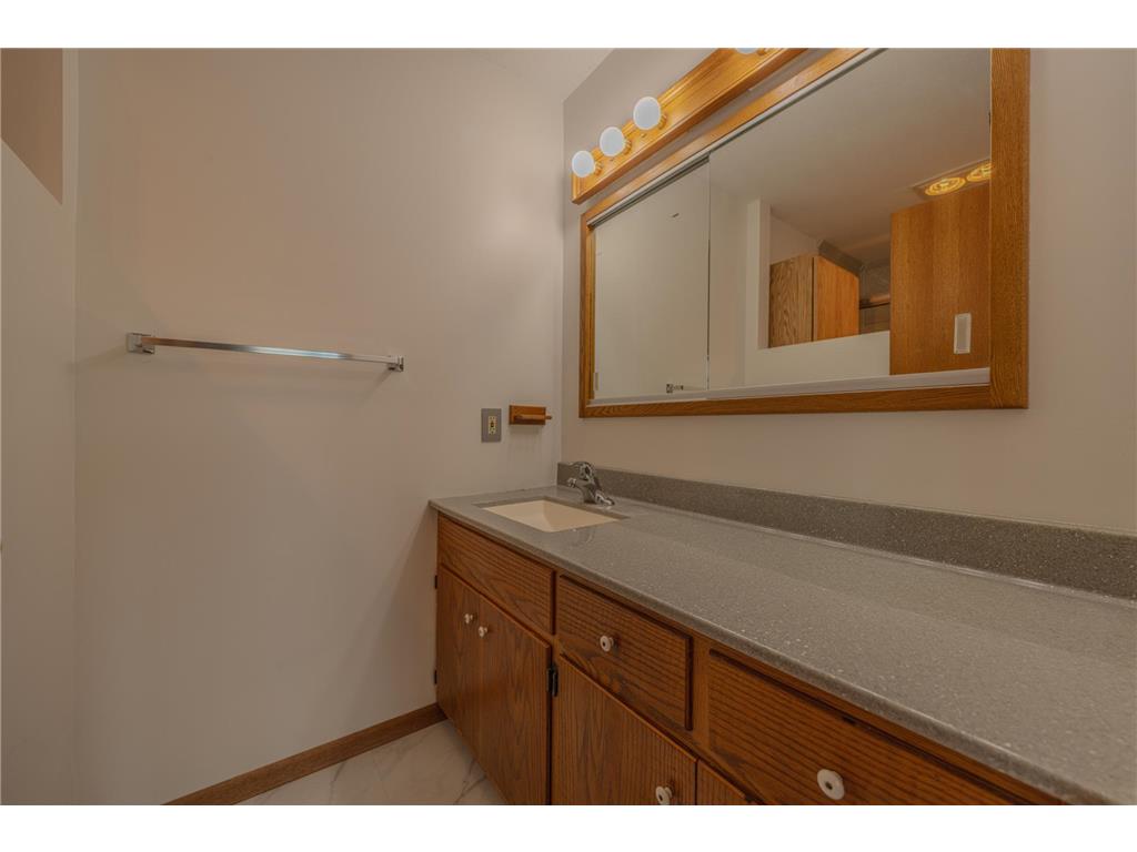 2113 Country Club Drive NE Willmar MN 56201 - Willmar 6793028 image10