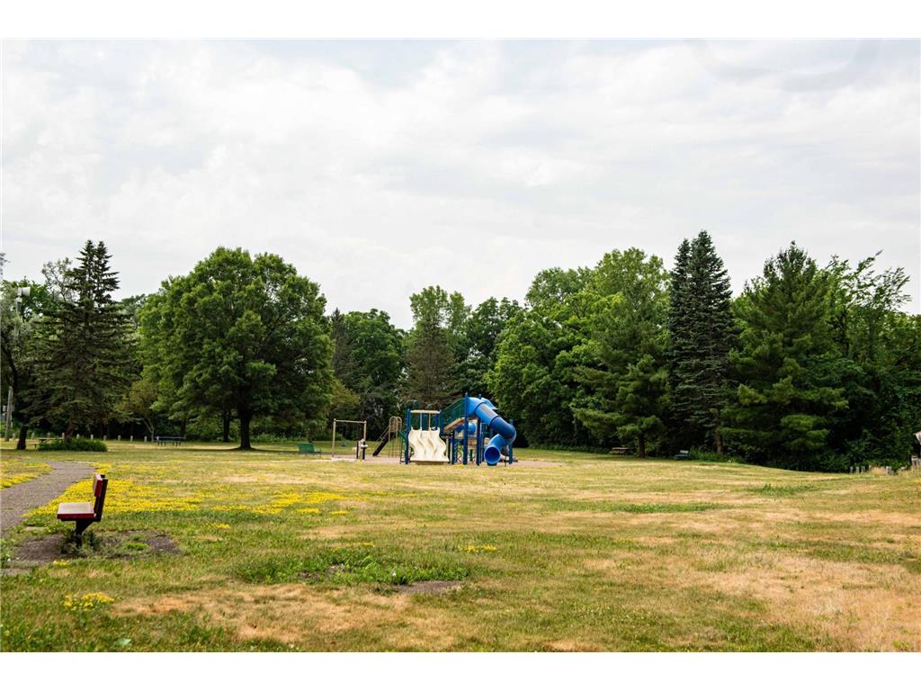 2113 Oakridge Street Saint Paul MN 55119 7039563 image8