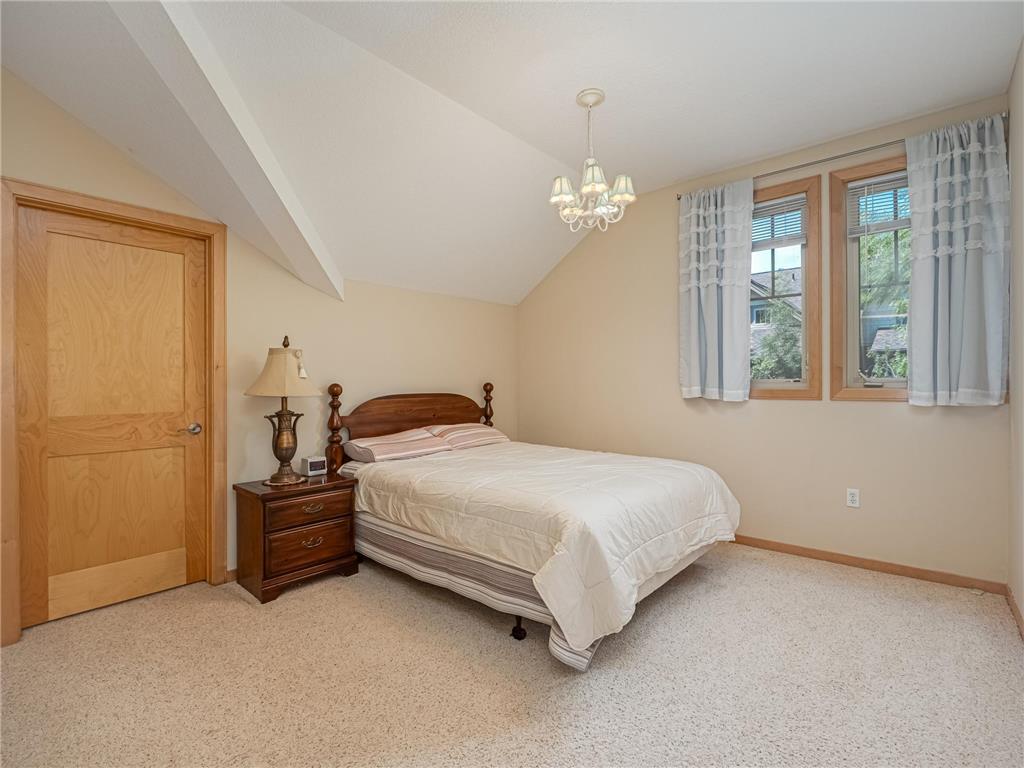 2113 Village Terrace Bloomington MN 55431 6766352 image18