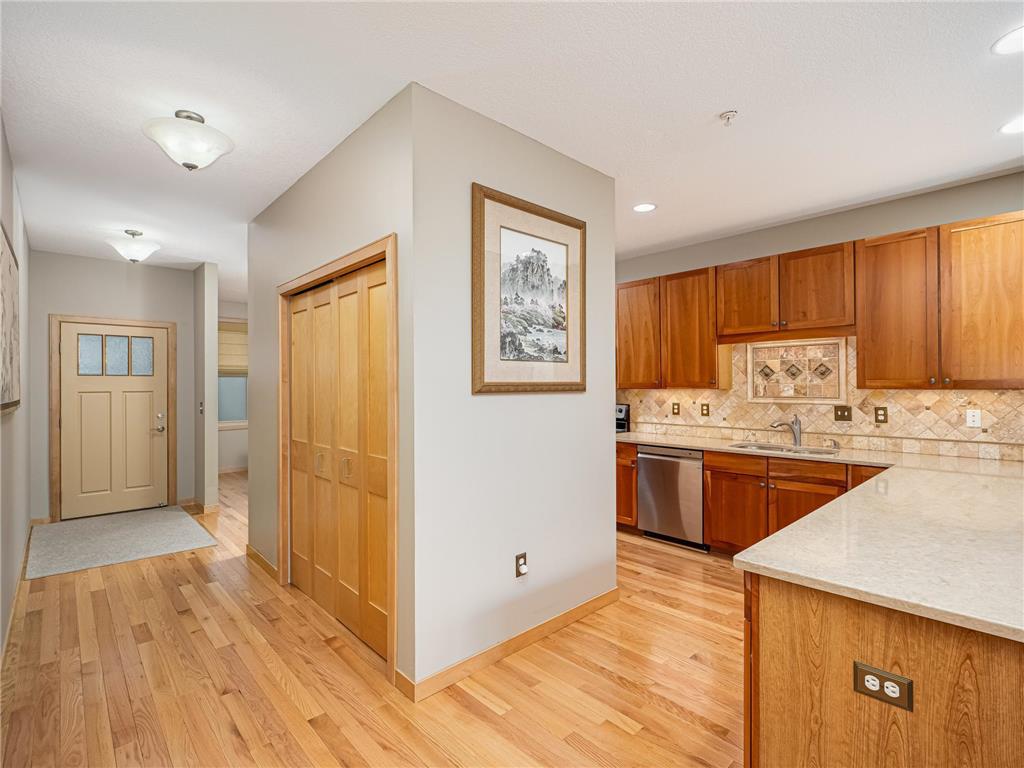 2113 Village Terrace Bloomington MN 55431 7003735 image6