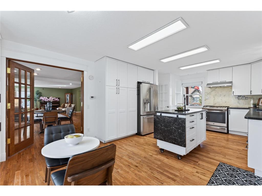 2114 Queen Avenue N Minneapolis MN 55411 7095077 image10