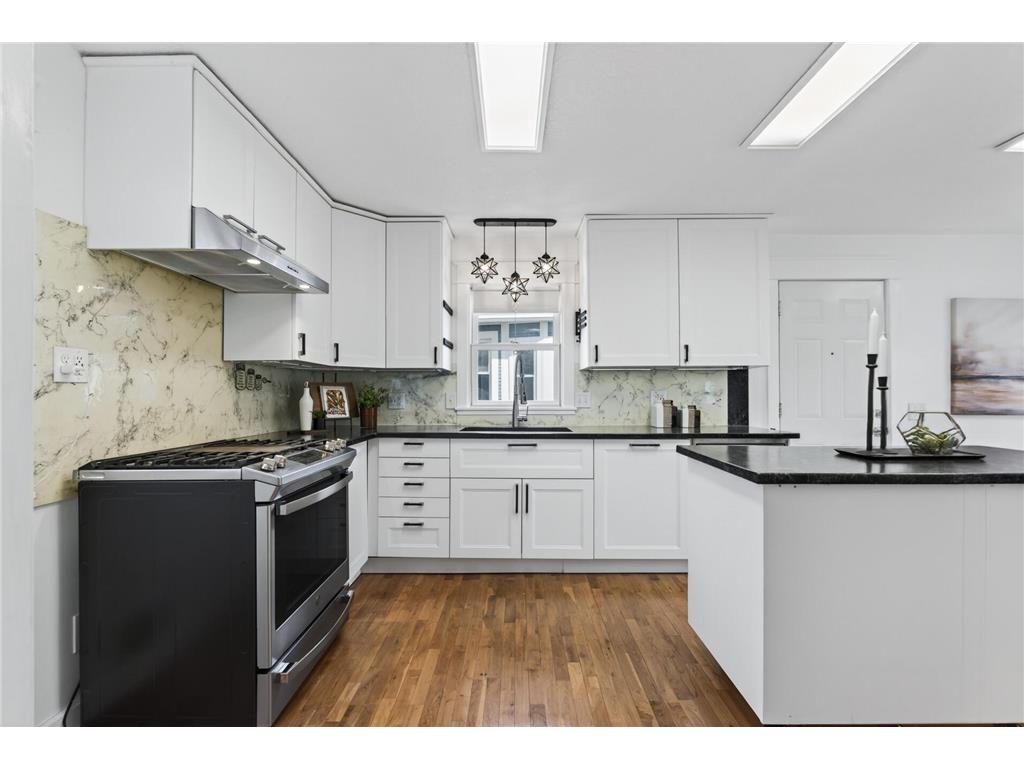2114 Queen Avenue N Minneapolis MN 55411 7095077 image11