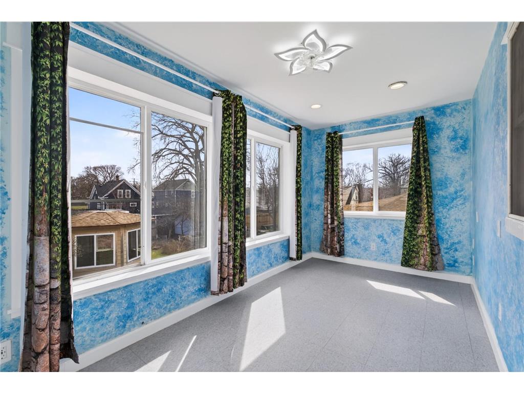 2114 Queen Avenue N Minneapolis MN 55411 7095077 image15
