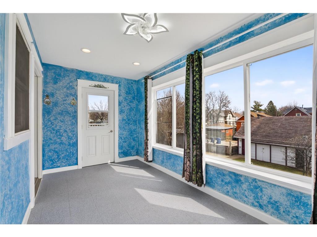 2114 Queen Avenue N Minneapolis MN 55411 7095077 image16
