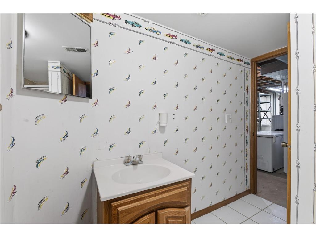 2114 Queen Avenue N Minneapolis MN 55411 7095077 image27