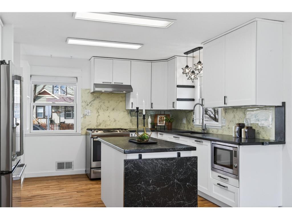 2114 Queen Avenue N Minneapolis MN 55411 7095077 image9