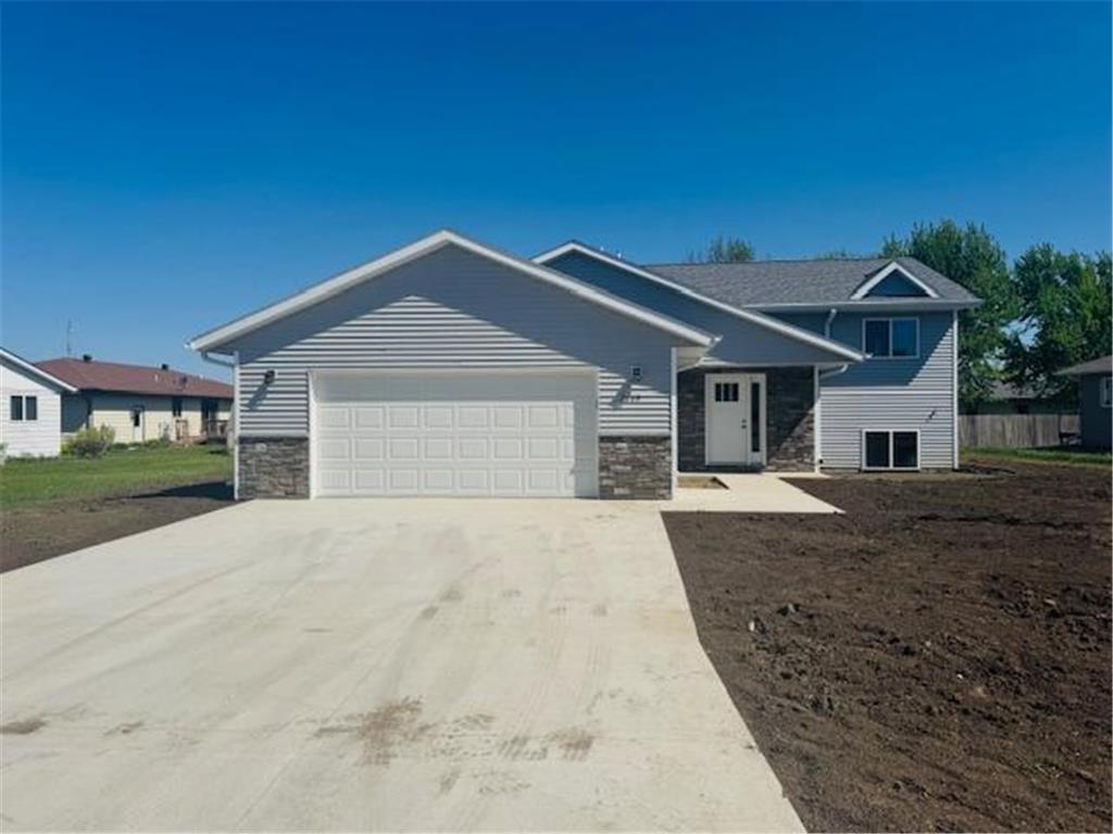 2115 Castlewood Drive Worthington MN 56187 6694692 image1