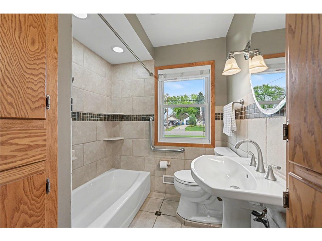 2115 W 105th Street Bloomington MN 55431 7066160 image15