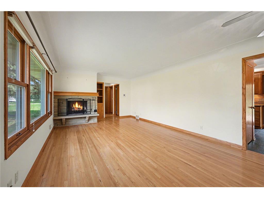 2115 W 105th Street Bloomington MN 55431 7066160 image2