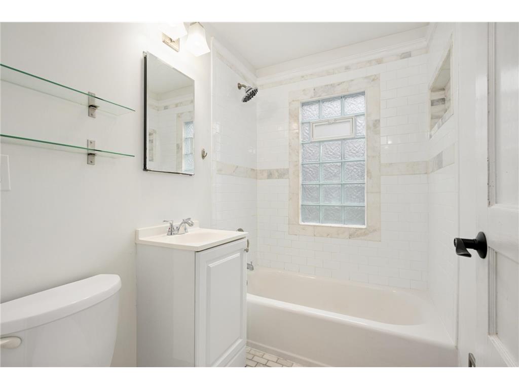 2119 2nd Avenue N Minneapolis MN 55405 7077722 image15