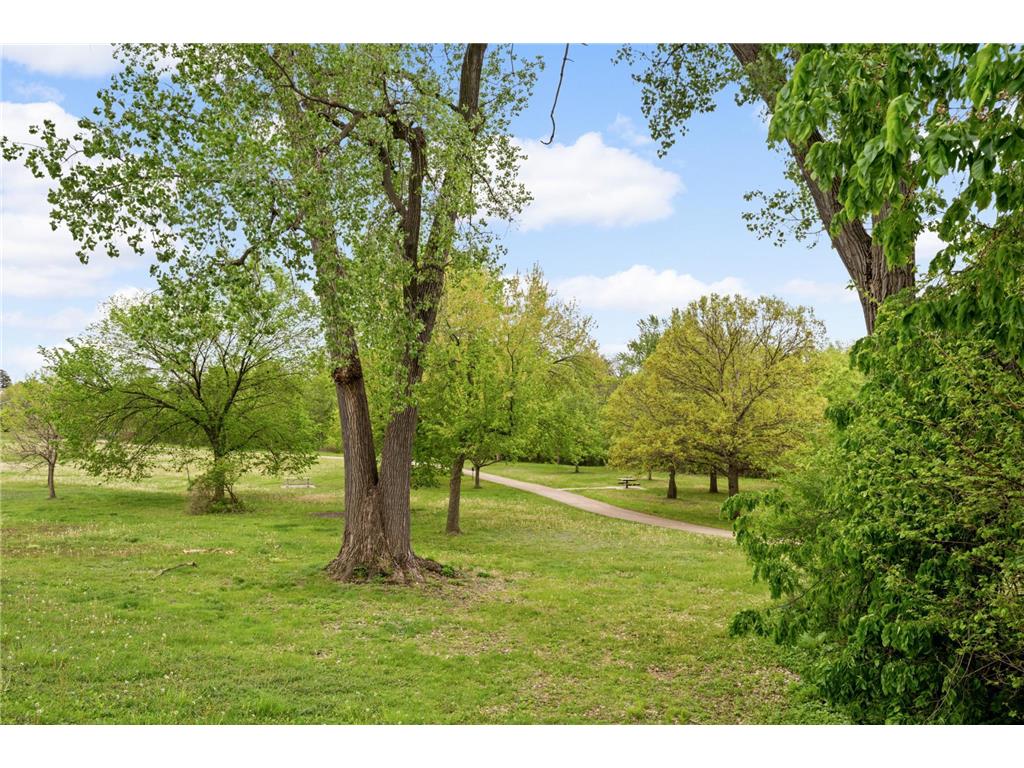 2119 2nd Avenue N Minneapolis MN 55405 7077722 image22