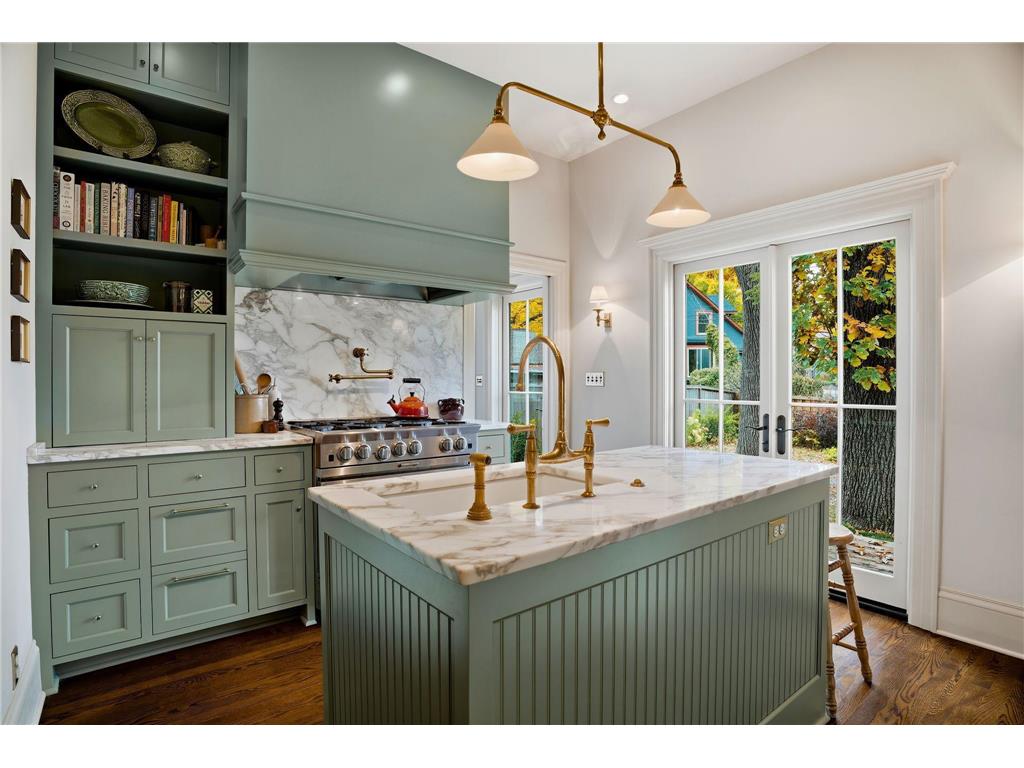 212 Cedar Lake Road S Minneapolis MN 55405 6814346 image1