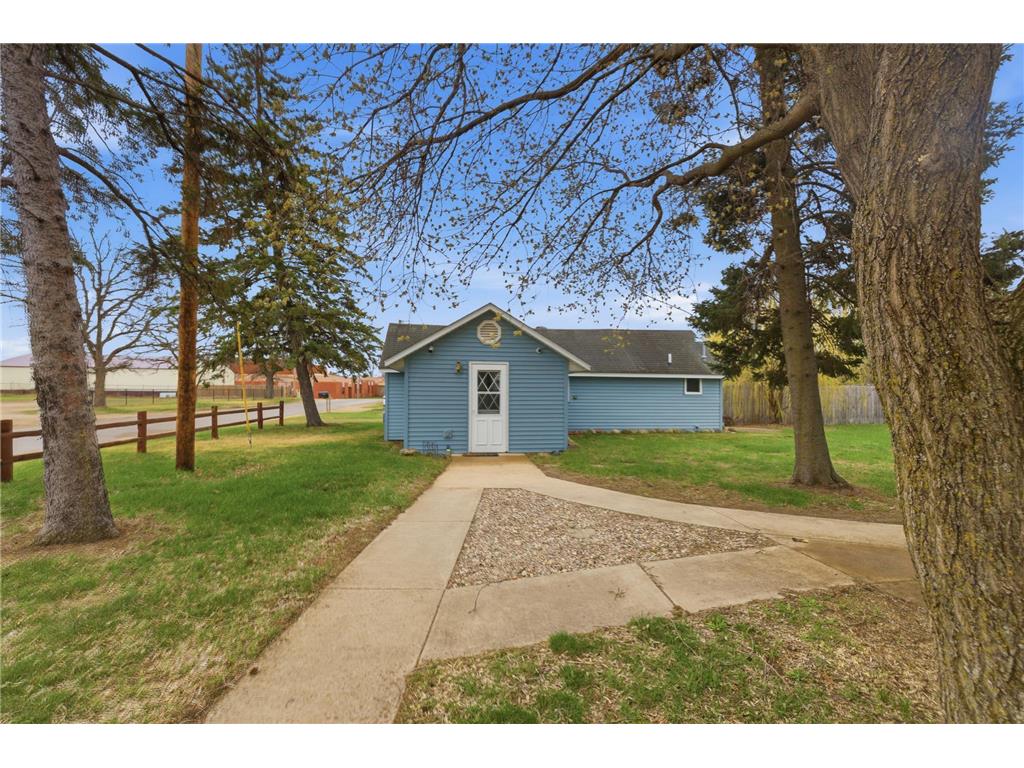 212 E 2nd Street Pillager MN 56473 7060899 image1