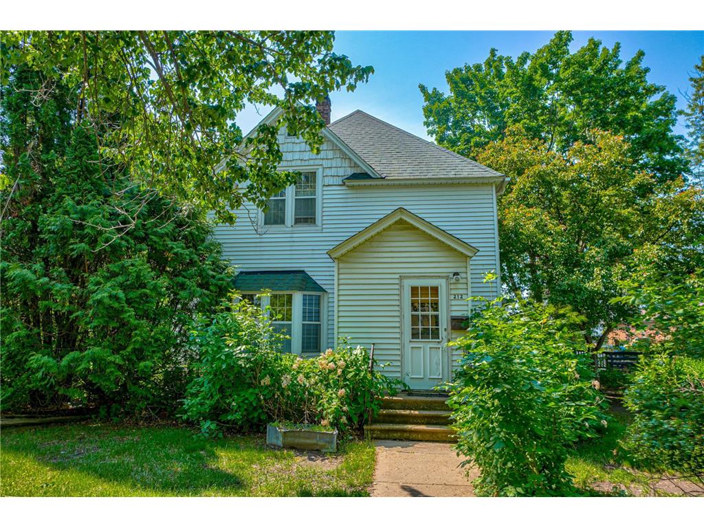 212 E 3rd Street New Richmond WI 54017 6684644 image1