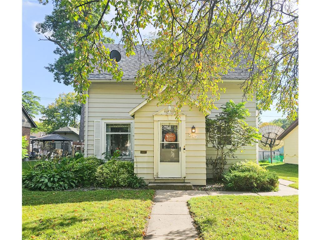 212 E Wyoming Street Redwood Falls MN 56283 6790445 image1