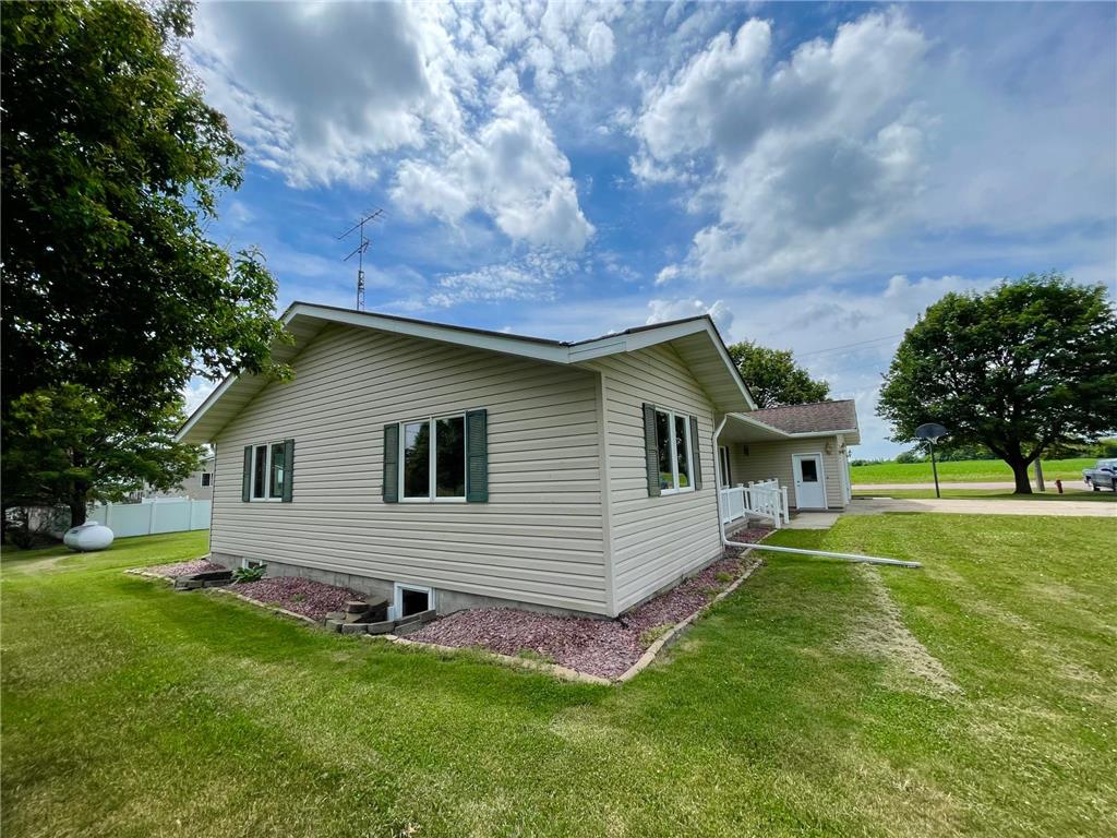 212 Eastern Avenue S Comfrey MN 56019 7089495 image68