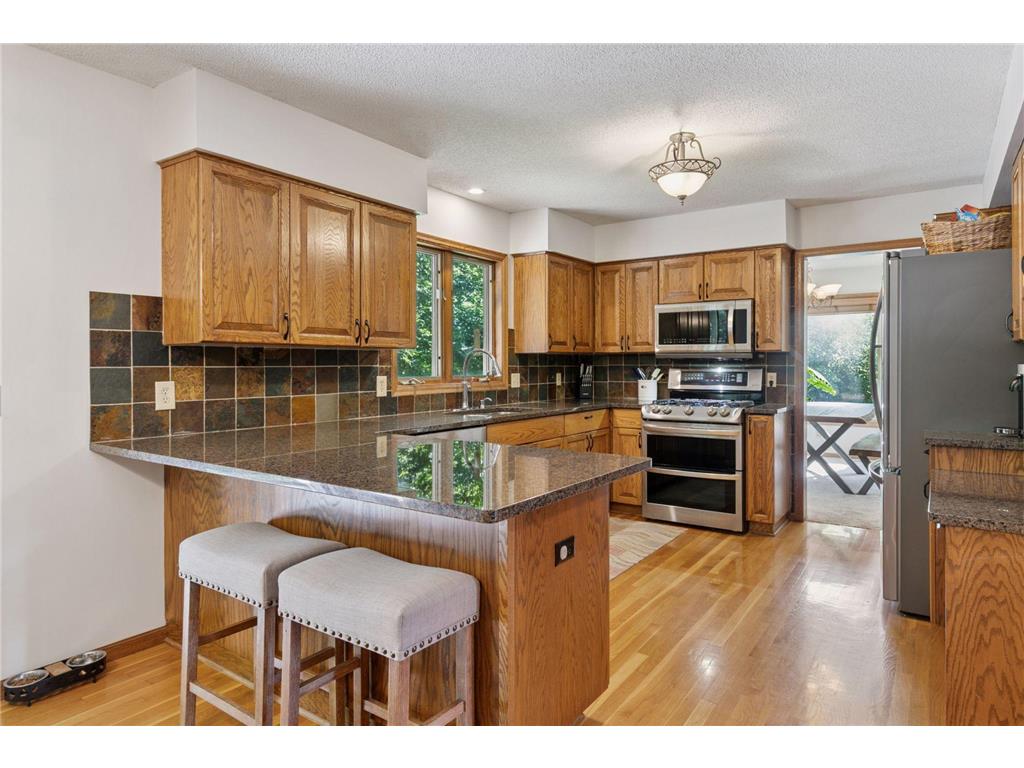 212 Geneva Boulevard Burnsville MN 55306 7012336 image3