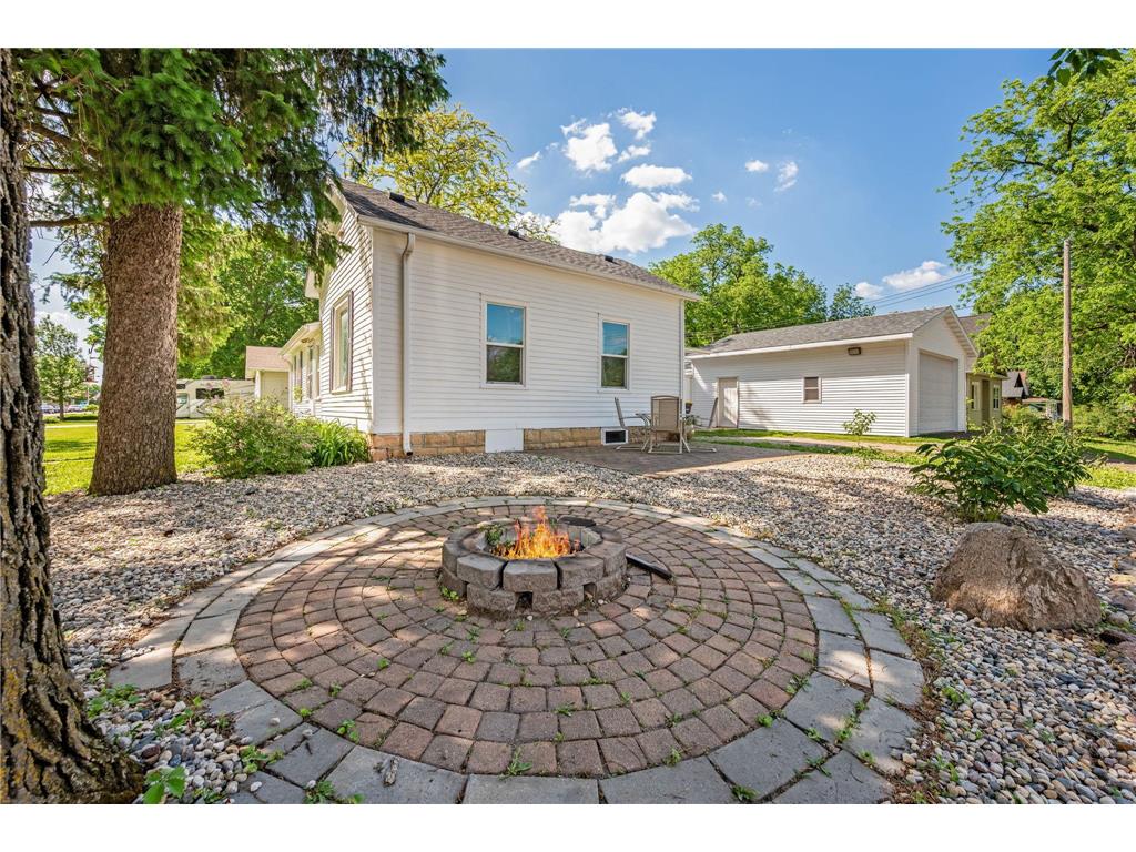 212 Main Street E Saint Clair MN 56080 7082322 image1