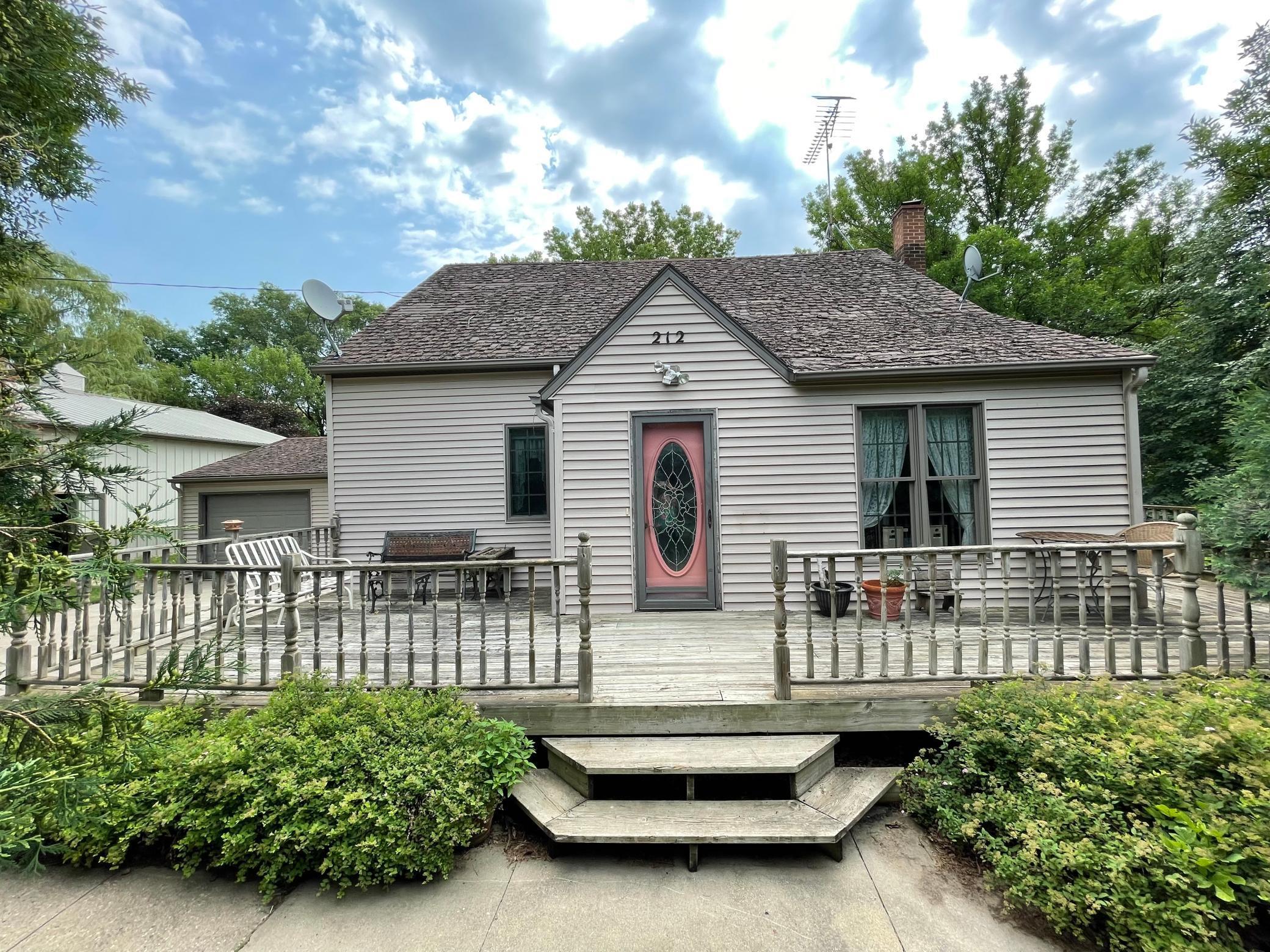 212 Oak Street N, Comfrey, MN 56019 MLS 6025029 Edina Realty