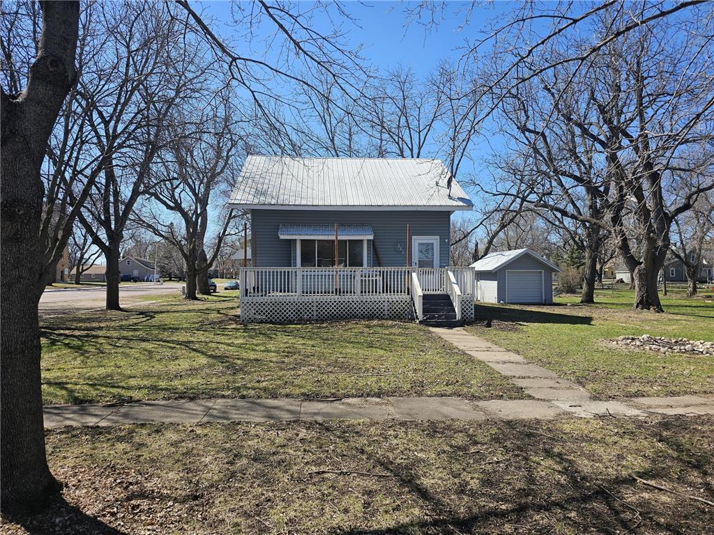 212 S Center Street Ceylon MN 56121 7049911 image1