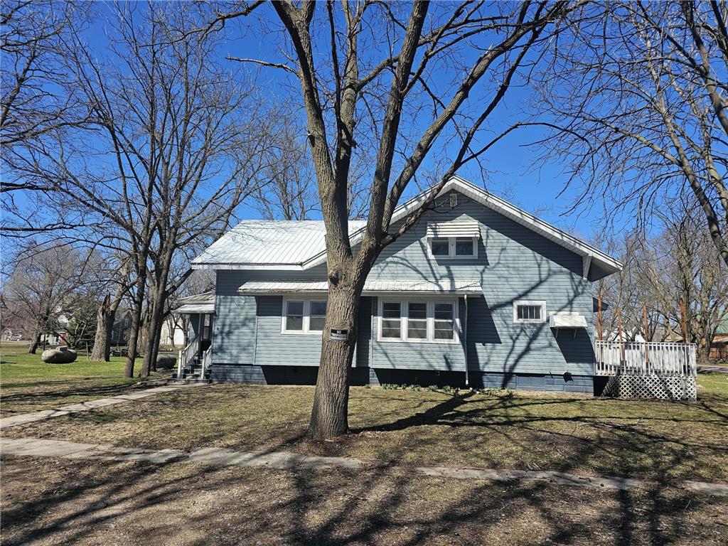212 S Center Street Ceylon MN 56121 7049911 image2
