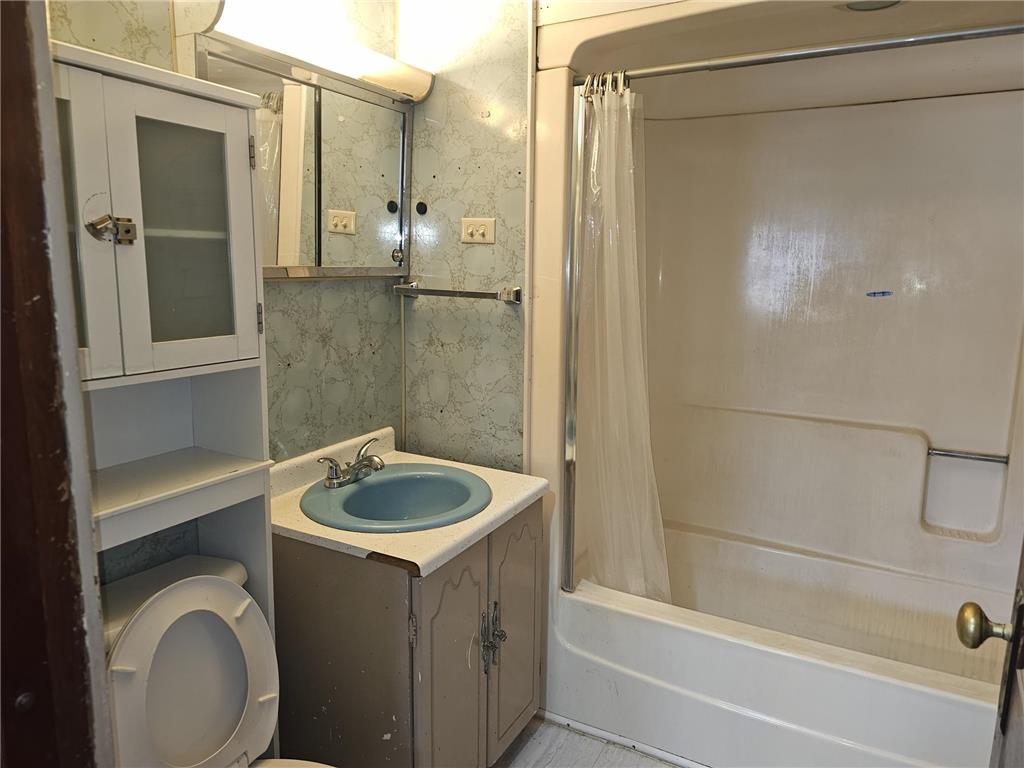 212 S Center Street Ceylon MN 56121 7049911 image25