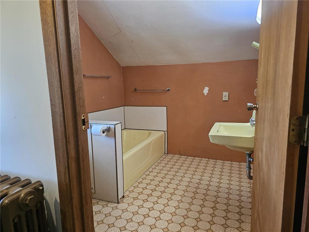 212 S Center Street Ceylon MN 56121 7049911 image31