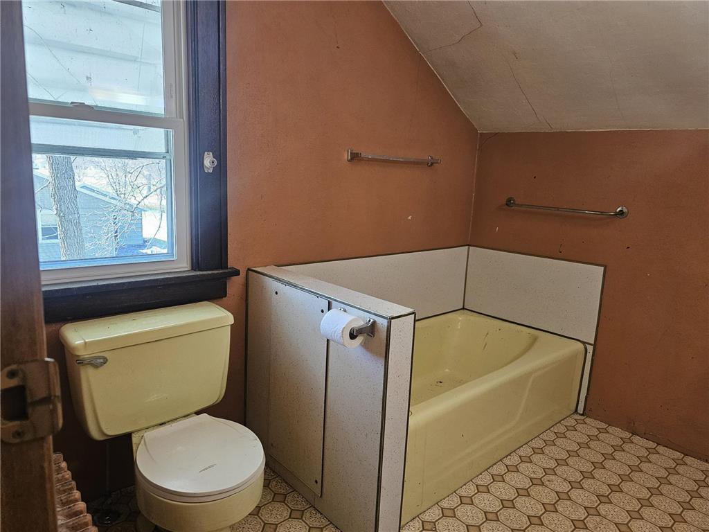 212 S Center Street Ceylon MN 56121 7049911 image32