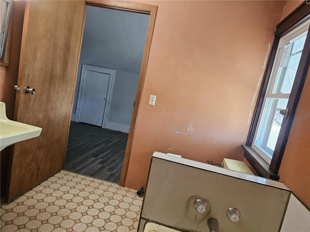 212 S Center Street Ceylon MN 56121 7049911 image33