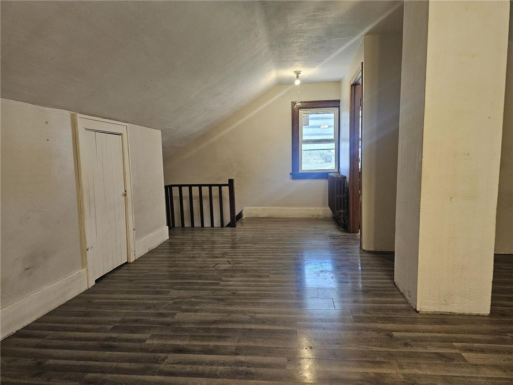 212 S Center Street Ceylon MN 56121 7049911 image34