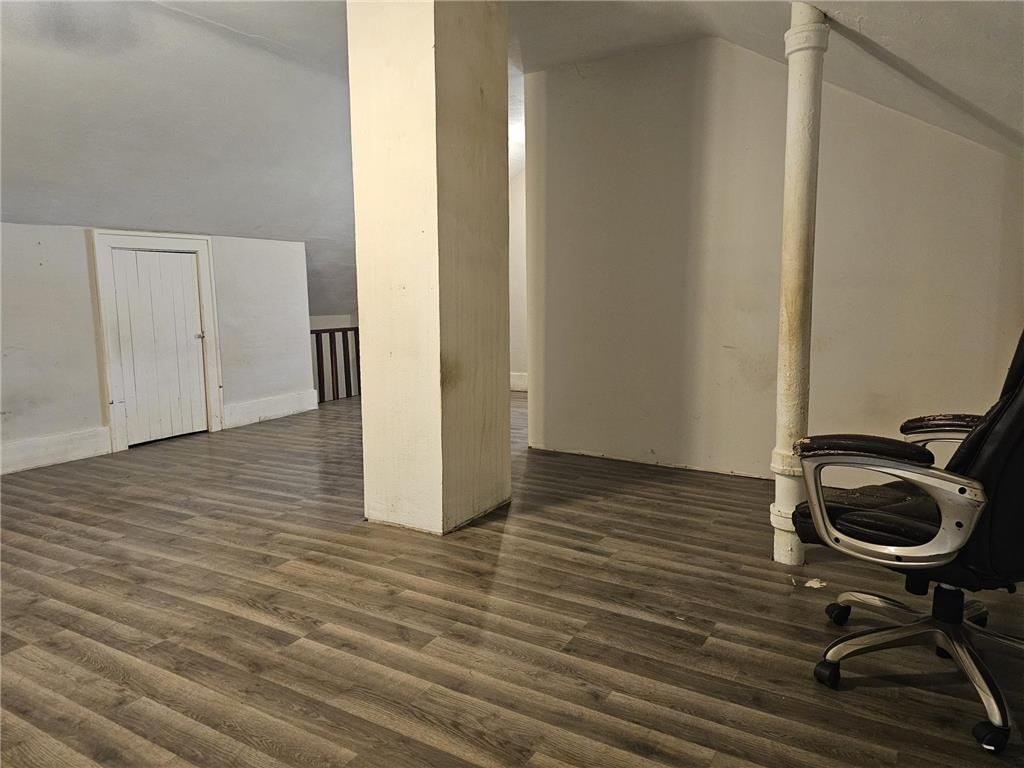 212 S Center Street Ceylon MN 56121 7049911 image36