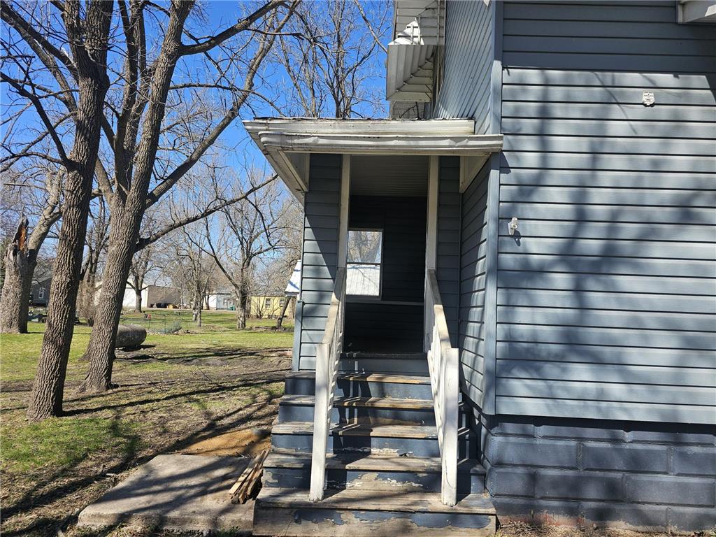 212 S Center Street Ceylon MN 56121 7049911 image7
