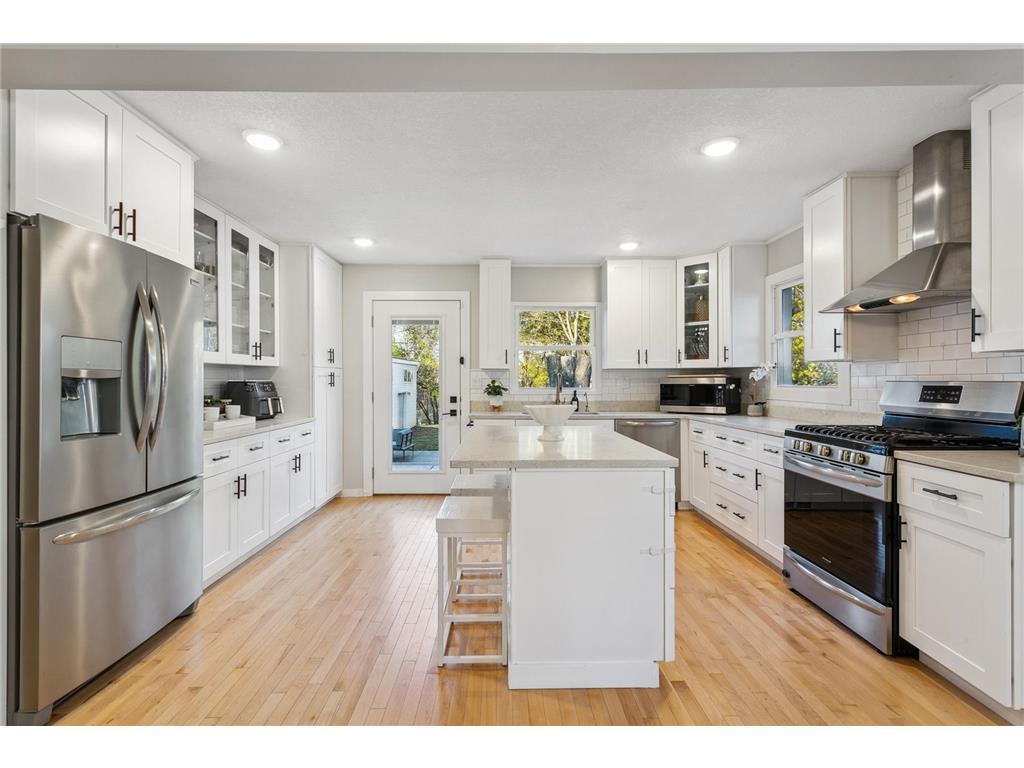 212 W 95th Street Bloomington MN 55420 - Oxboro 6613810 image1