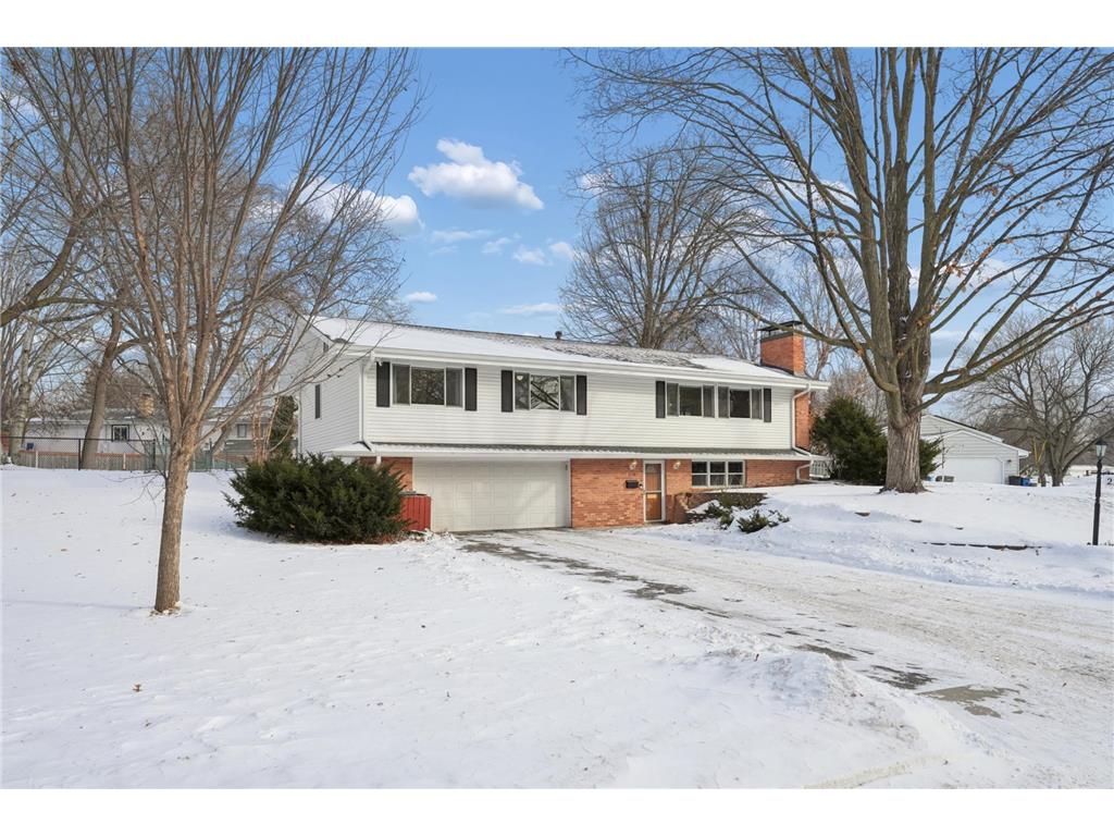 2120 Aquila Avenue N Golden Valley MN 55427 7004405 image1