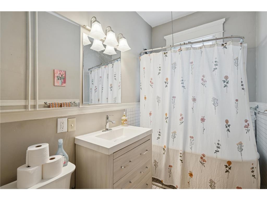 2120 Emerson Avenue S Minneapolis MN 55405 7053052 image15