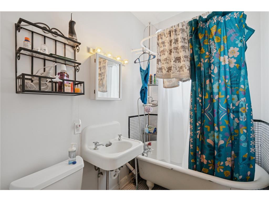 2120 Emerson Avenue S Minneapolis MN 55405 7053052 image19