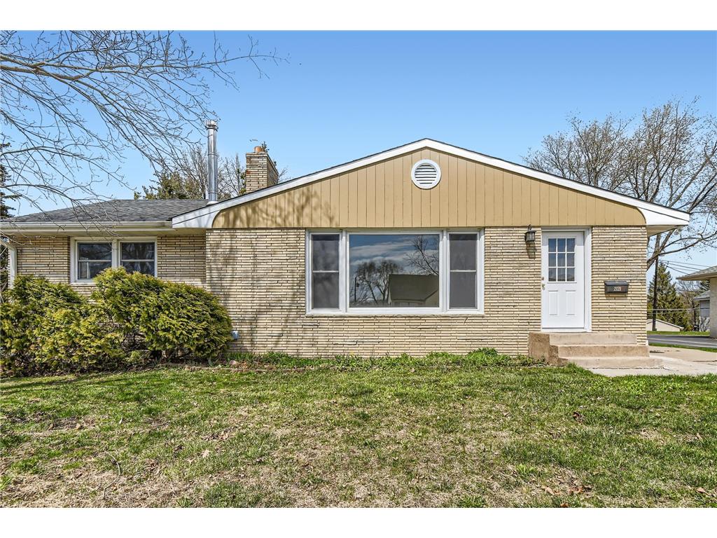 2121 5th Street E Saint Paul MN 55119 6714730 image1