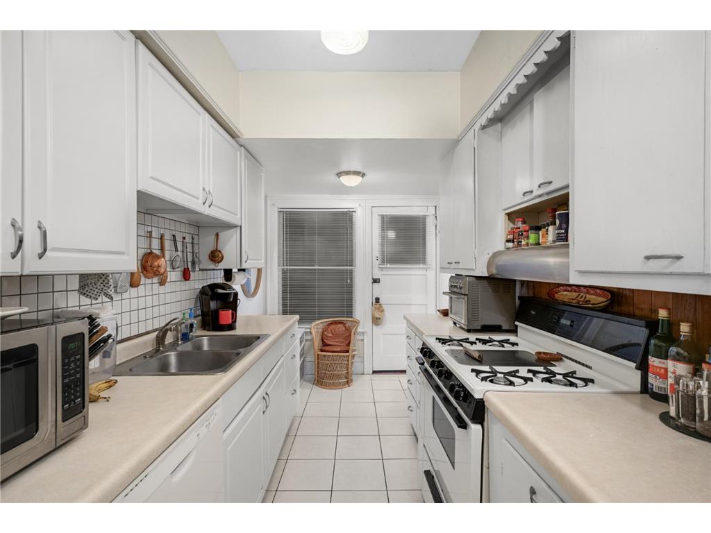 2121 Penn Avenue S Minneapolis MN 55405 7071394 image10