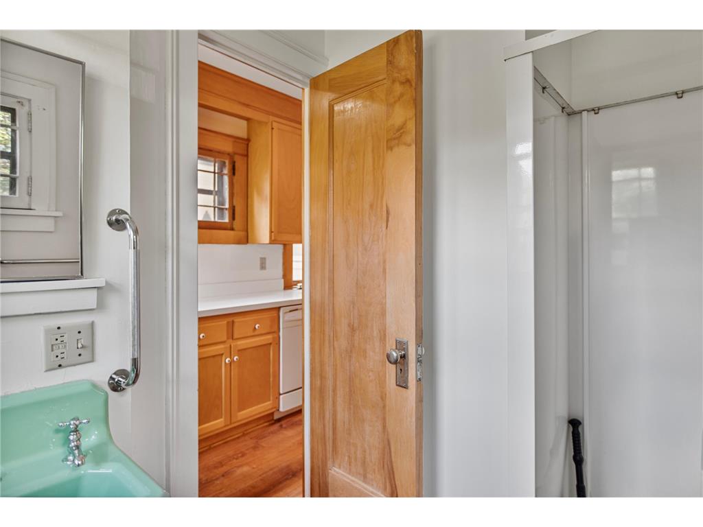 2122 Carroll Avenue Saint Paul MN 55104 7087777 image18