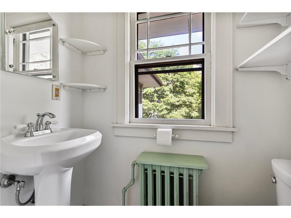 2122 Carroll Avenue Saint Paul MN 55104 7087777 image29