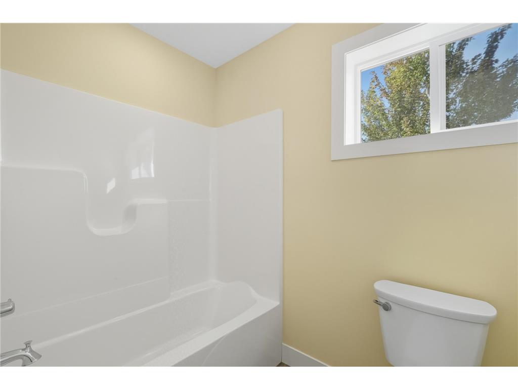2125 James Avenue N Minneapolis MN 55411 7066391 image16