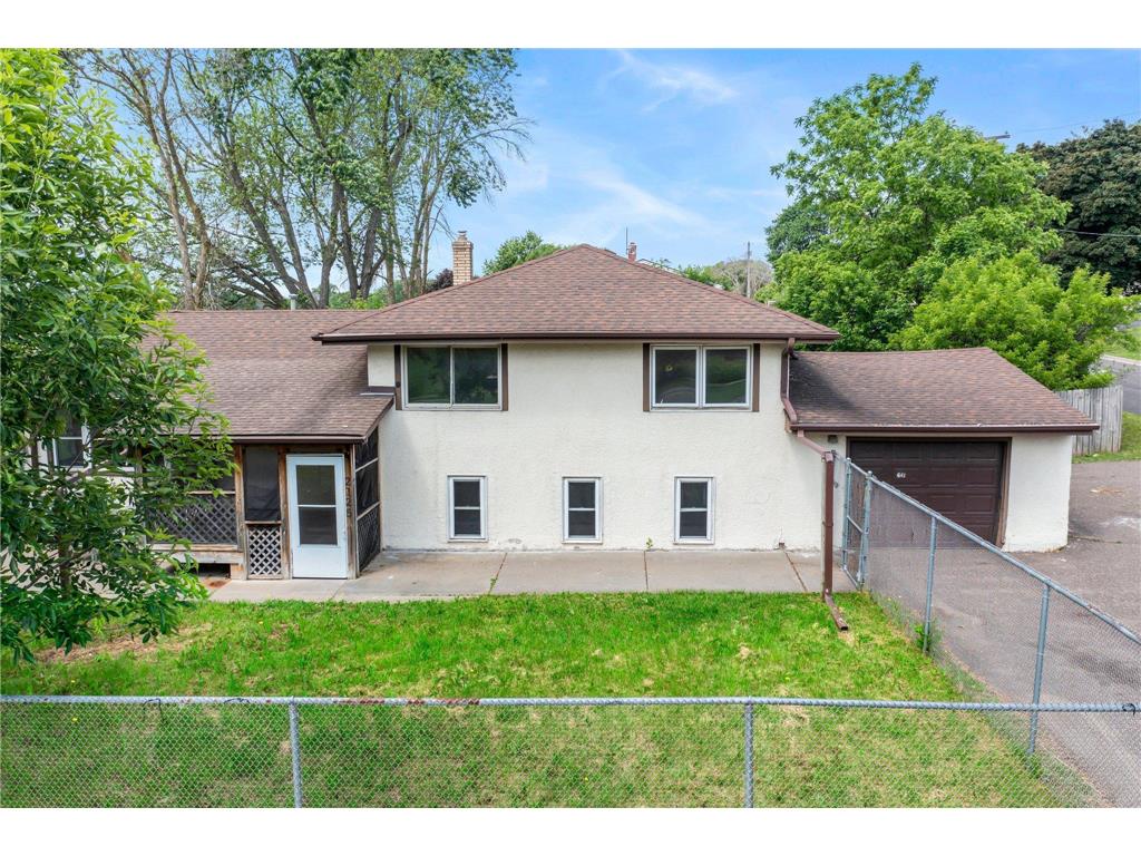 2125 White Bear Avenue N Maplewood MN 55109 6755885 image1