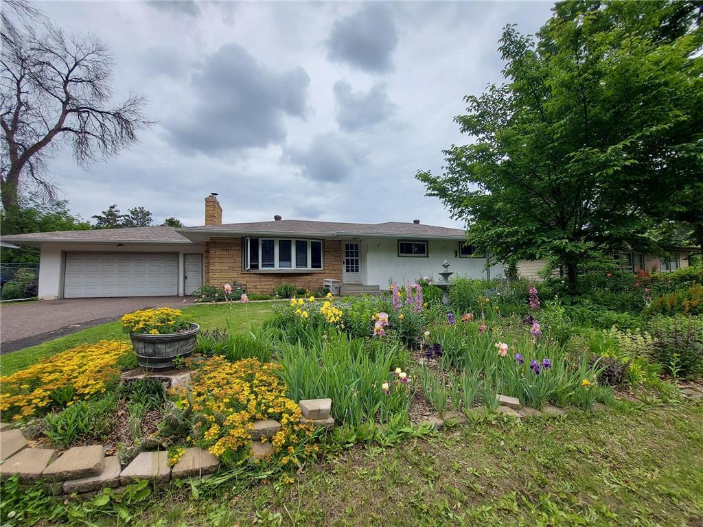 2127 South Avenue E North Saint Paul MN 55109 6719058 image1