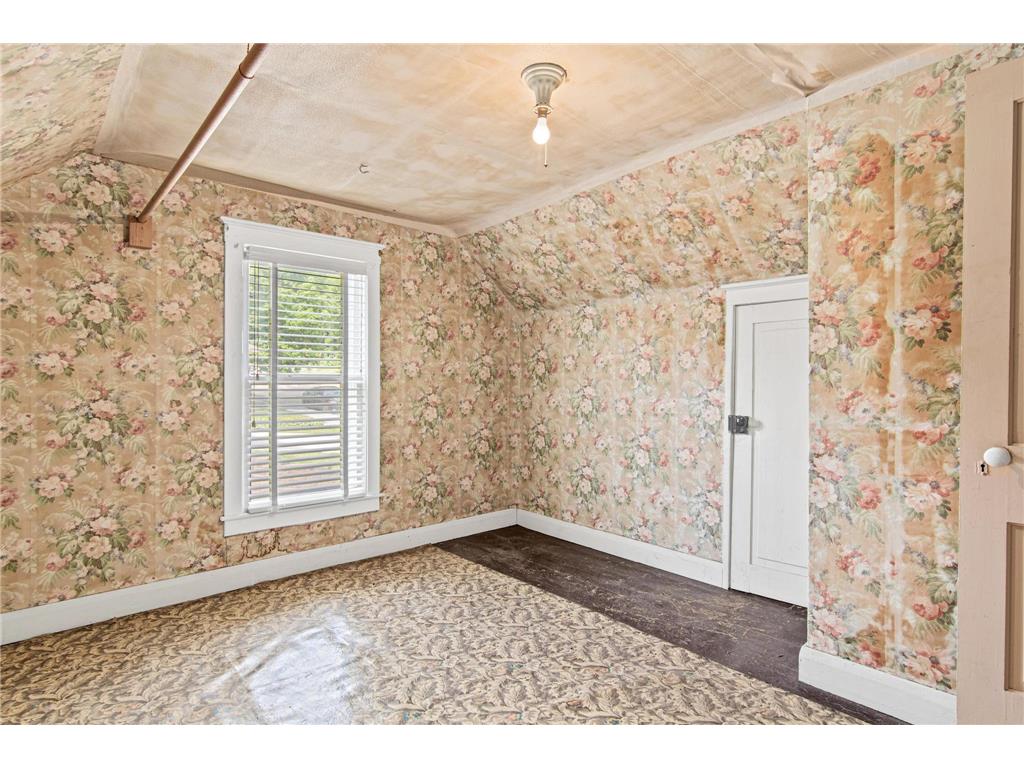 213 4TH ST W Chaska MN 55315 7098161 image10